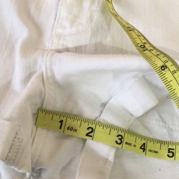 Paige • White denim shorts . Size 28 - Picture 8 of 8